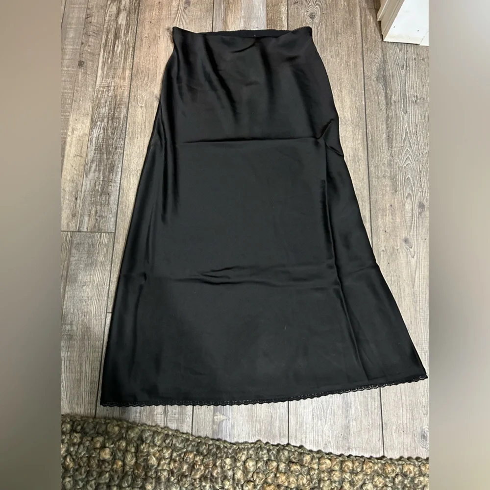 House of Harlow 1960 Black Satin Tie close Blouse and Long Skirt lace trim set - Picture 7 of 8